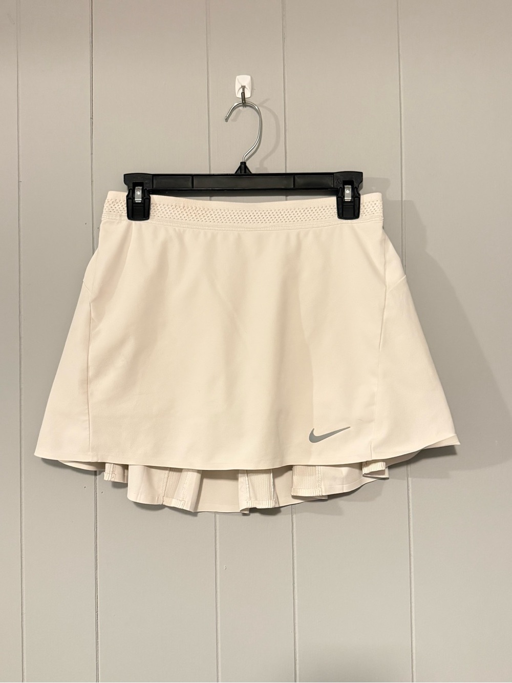 Nike Women’s Cream Circle Tennis Skirt with Subtle Swoosh